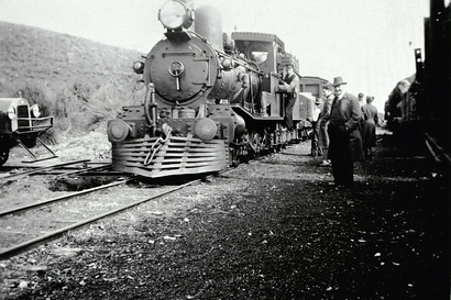 Steam locomotives enabled an accelerated expansion to the west through efficient transportation.